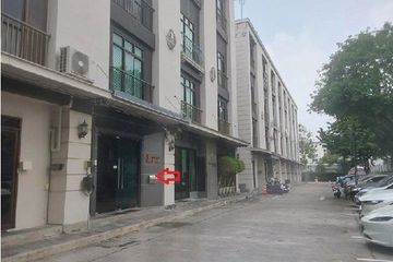 3 Bedroom Commercial for sale in Phlapphla, Bangkok
