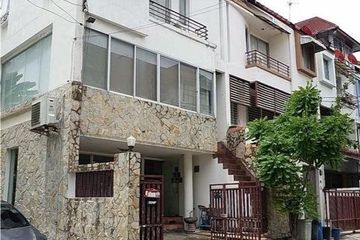 2 Bedroom Townhouse for sale in Wang Thonglang, Bangkok near MRT Lat Phrao 71