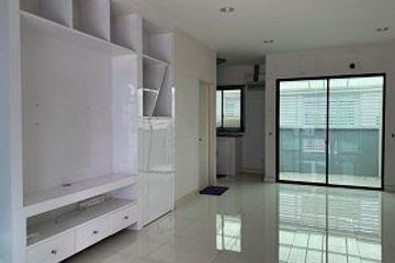 Townhouse for sale in Bang Mot, Bangkok