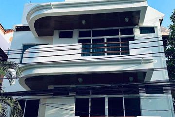 5 Bedroom House for rent in Khlong Toei Nuea, Bangkok near MRT Phetchaburi