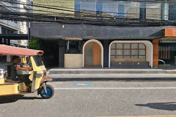 Commercial for rent in Khlong Tan Nuea, Bangkok