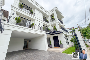 5 Bedroom House for sale in Phra Khanong Nuea, Bangkok near BTS Ekkamai
