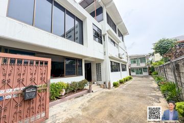 3 Bedroom House for sale in Khlong Tan Nuea, Bangkok