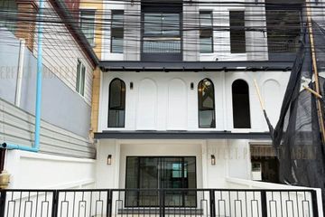 4 Bedroom Townhouse for sale in Phlapphla, Bangkok near MRT Lat Phrao 83