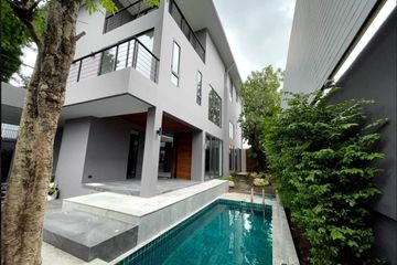 5 Bedroom House for rent in Phra Khanong Nuea, Bangkok