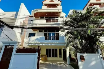 5 Bedroom House for rent in Khlong Toei Nuea, Bangkok near MRT Phetchaburi