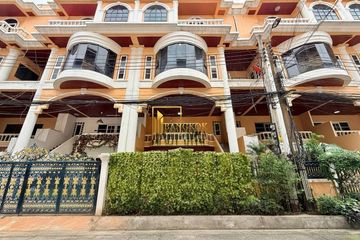 5 Bedroom Townhouse for rent in Khlong Tan Nuea, Bangkok