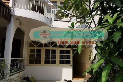2 Bedroom Townhouse for rent in Khlong Toei, Bangkok near BTS Asoke