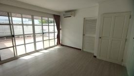 3 Bedroom House for rent in Phra Khanong, Bangkok near BTS Ekkamai
