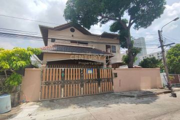 3 Bedroom House for sale in Huai Khwang, Bangkok near MRT Huai Khwang