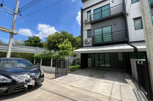 3 Bedroom Townhouse for sale in Baan Klang Muang Ratchaphruek-Rattanathibet, Bang Rak Yai, Nonthaburi near MRT Bang Rak Yai