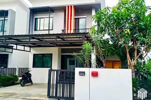 2 Bedroom Townhouse for sale in San Phak Wan, Chiang Mai