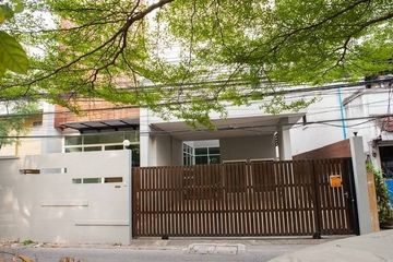 3 Bedroom House for rent in Khlong Tan Nuea, Bangkok