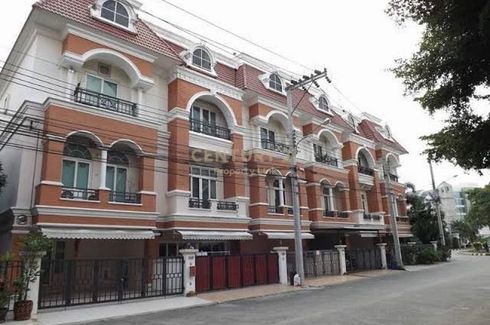 Townhouse for sale in Khlong Chan, Bangkok