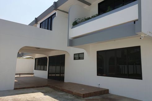 5 Bedroom House for rent in Phra Khanong Nuea, Bangkok