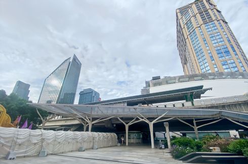 Office for rent in BHIRAJ TOWER at EmQuartier, Khlong Tan Nuea, Bangkok near BTS Phrom Phong