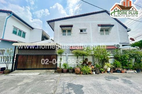 3 Bedroom Townhouse for sale in Khlong Kum, Bangkok