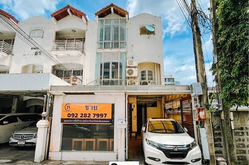 5 Bedroom Townhouse for sale in Sam Sen Nai, Bangkok near BTS Ari