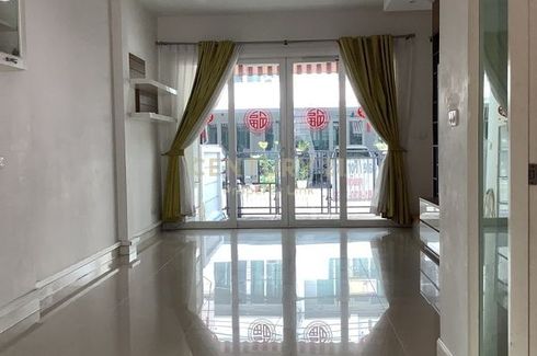3 Bedroom Townhouse for sale in Wang Thonglang, Bangkok near MRT Lat Phrao 71