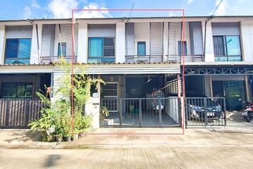 3 Bedroom Townhouse for sale in Tha Raeng, Bangkok