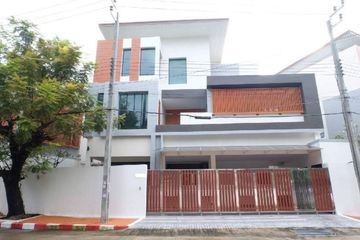 6 Bedroom House for sale in Bang Na, Bangkok