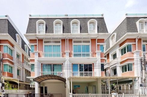 4 Bedroom House for sale in Sam Sen Nok, Bangkok