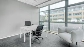 Office for rent in Siam Tower, Pathum Wan, Bangkok near BTS Siam