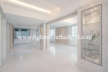 4 Bedroom Townhouse for sale in Khlong Toei Nuea, Bangkok near BTS Nana