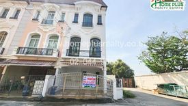 3 Bedroom Townhouse for sale in Lat Yao, Bangkok