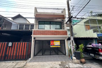 3 Bedroom Townhouse for sale in Samrong Nuea, Samut Prakan near BTS Samrong
