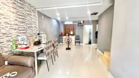 3 Bedroom Townhouse for sale in Tha Raeng, Bangkok