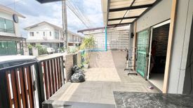 3 Bedroom Townhouse for sale in Tha Raeng, Bangkok