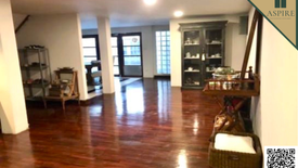 8 Bedroom Commercial for sale in Khlong Tan Nuea, Bangkok