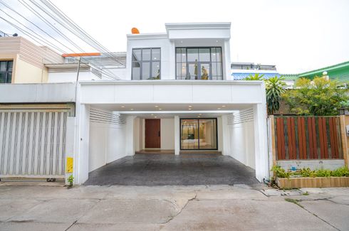 3 Bedroom House for sale in Phra Khanong, Bangkok near BTS Ekkamai