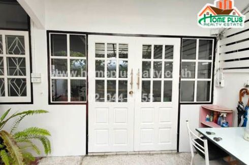 3 Bedroom Townhouse for sale in Sam Sen Nok, Bangkok near MRT Phawana