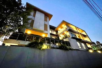 6 Bedroom House for sale in Phra Khanong Nuea, Bangkok near BTS Phra Khanong