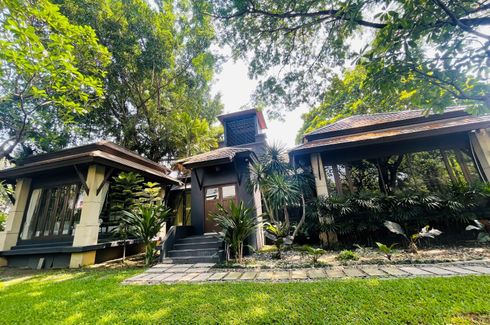 5 Bedroom Villa for sale in Khlong Tan Nuea, Bangkok