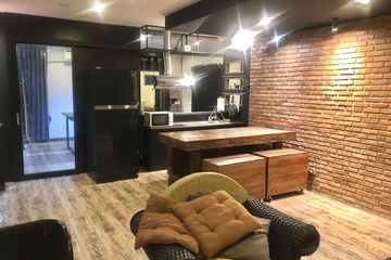 2 Bedroom Condo for sale in Sathorn House, Silom, Bangkok near BTS Surasak