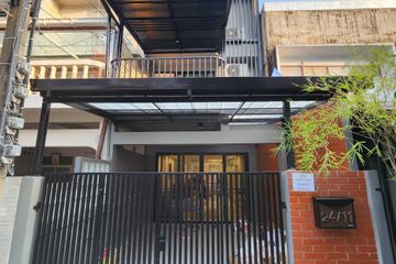 3 Bedroom Townhouse for rent in Phra Khanong Nuea, Bangkok