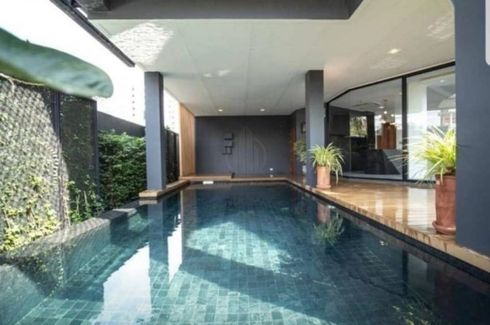 4 Bedroom House for sale in Khlong Tan Nuea, Bangkok