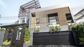 4 Bedroom House for sale in Khlong Tan Nuea, Bangkok