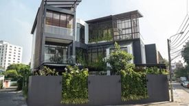 4 Bedroom House for sale in Khlong Tan Nuea, Bangkok