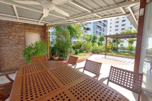 2 Bedroom Condo for sale in Khlong Toei, Bangkok near BTS Nana