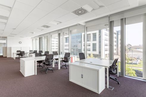 Book open plan office space for businesses of all sizes in Regus Sathorn  Square ? Office for rent in Bangkok | Thailand-Property