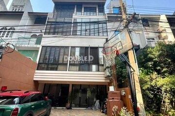 3 Bedroom Townhouse for sale in Pathum Wan, Bangkok near BTS National Stadium