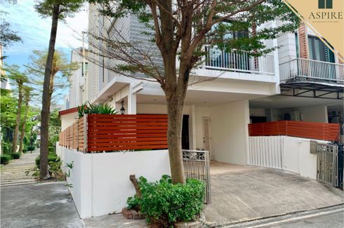 3 Bedroom Townhouse for sale in Areeya Mandarina Sukhumvit 77, Suan Luang, Bangkok near MRT Si Nut