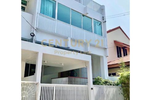 3 Bedroom Townhouse for sale in Phra Khanong, Bangkok near BTS Ekkamai