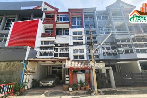 3 Bedroom Townhouse for sale in Chom Phon, Bangkok near BTS Ladphrao Intersection