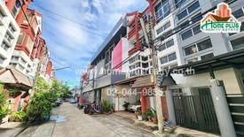 3 Bedroom Townhouse for sale in Chom Phon, Bangkok near BTS Ladphrao Intersection