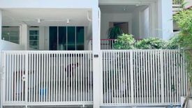 3 Bedroom Townhouse for sale in Phra Khanong, Bangkok near BTS Thong Lo